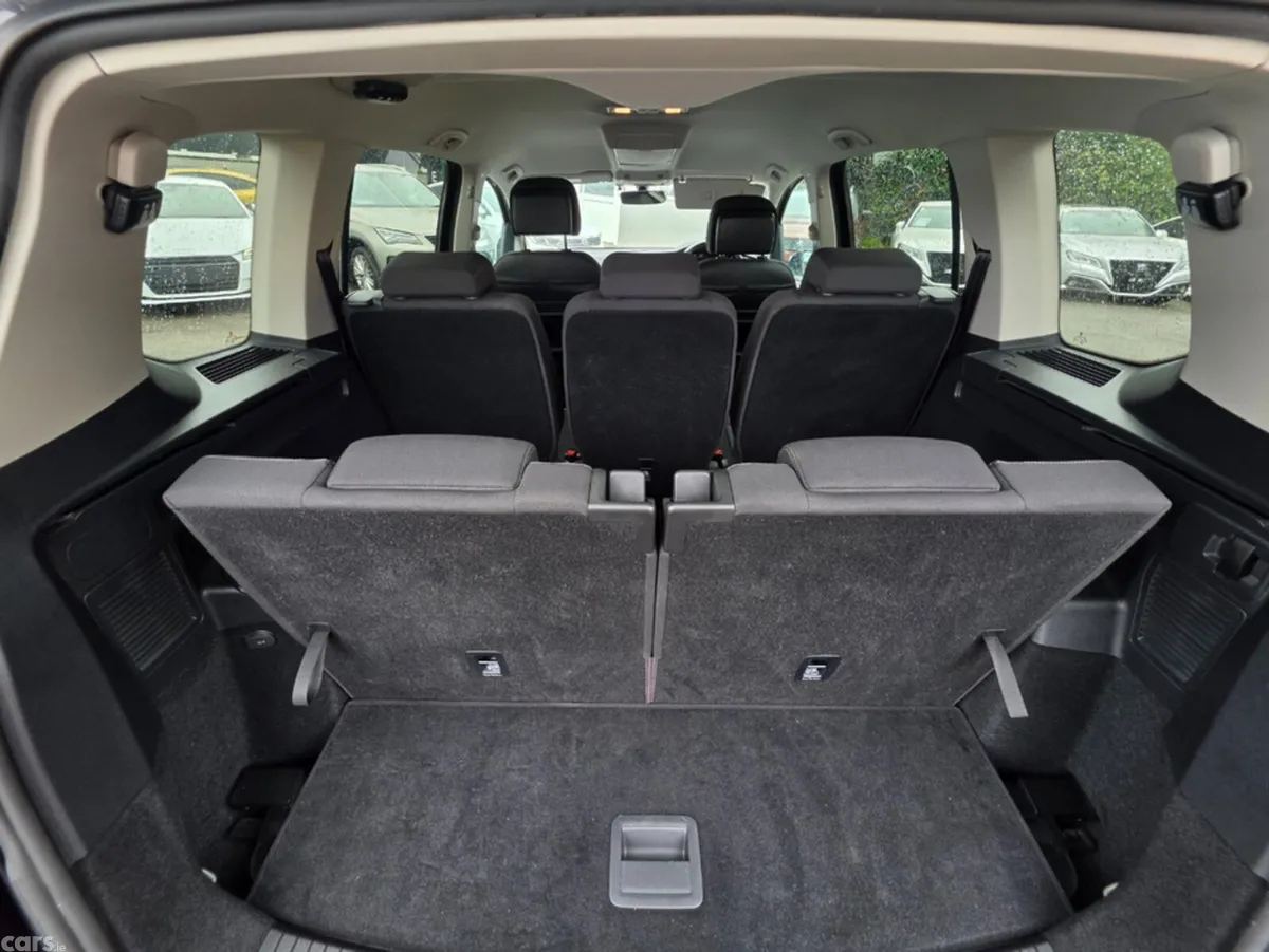 Volkswagen Touran MPV, Petrol, 2017, Black