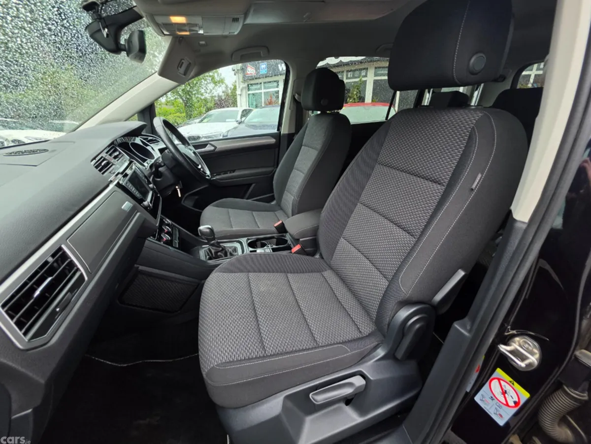 Volkswagen Touran MPV, Petrol, 2017, Black