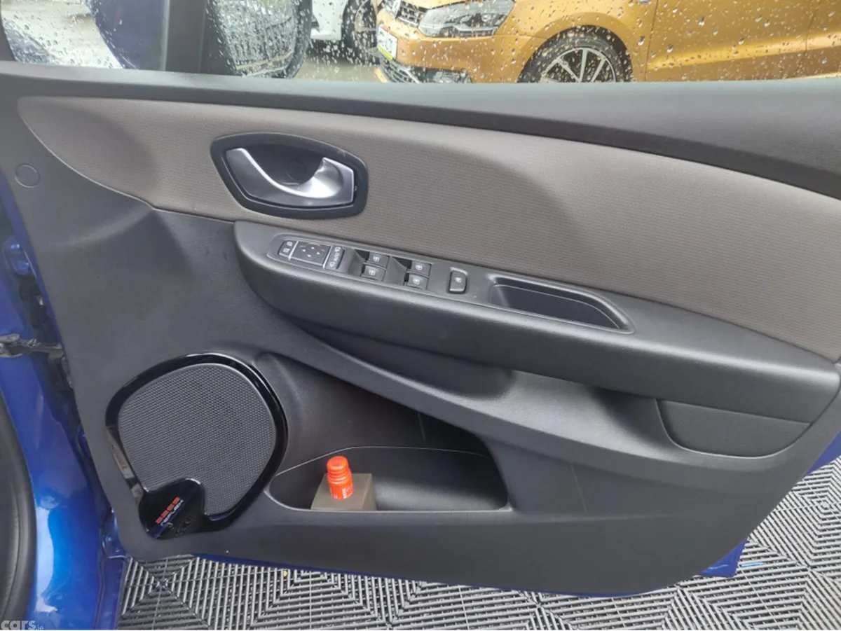 Renault Clio Hatchback, Petrol, 2017, Blue