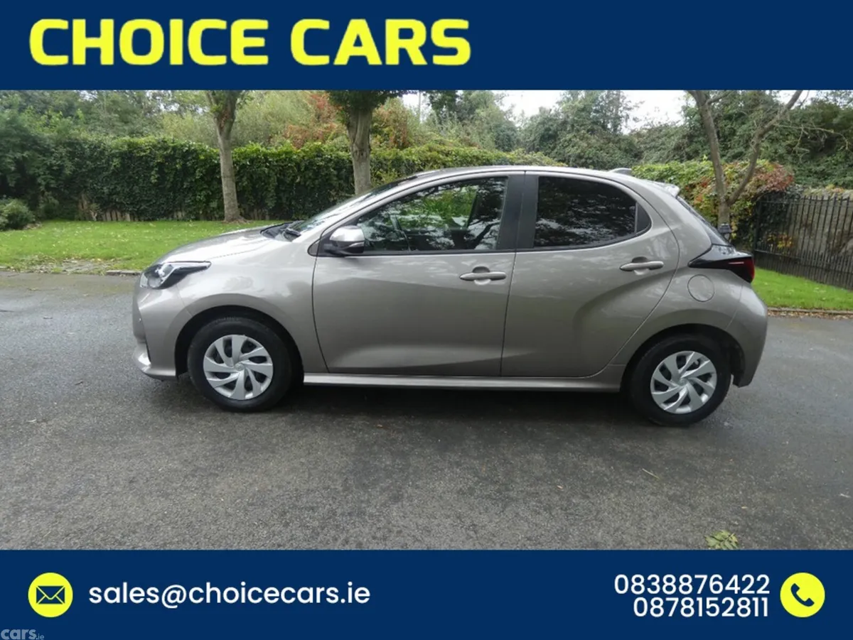 Toyota Yaris Hatchback, Petrol Hybrid, 2021, Bronze