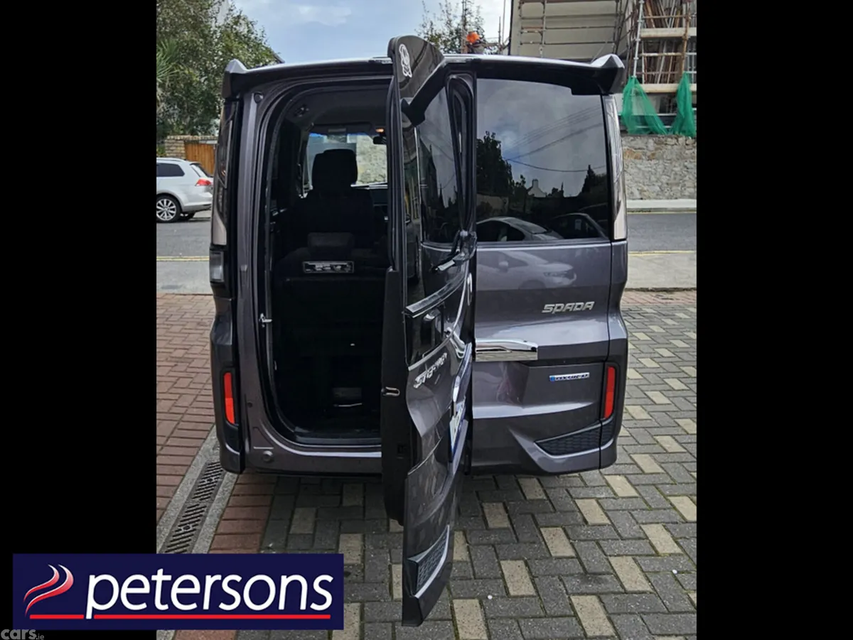 Honda Stepwagon MPV, Petrol Hybrid, 2017, Grey