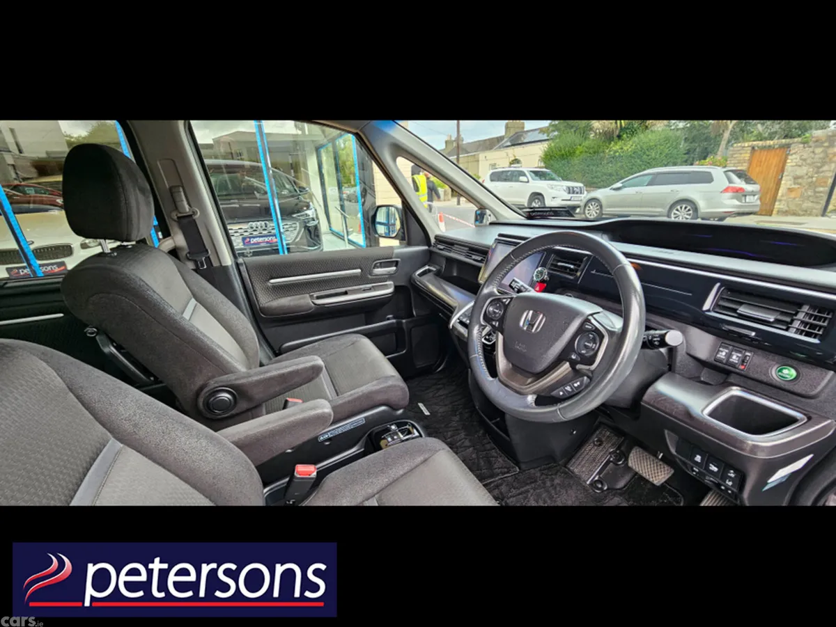 Honda Stepwagon MPV, Petrol Hybrid, 2017, Grey