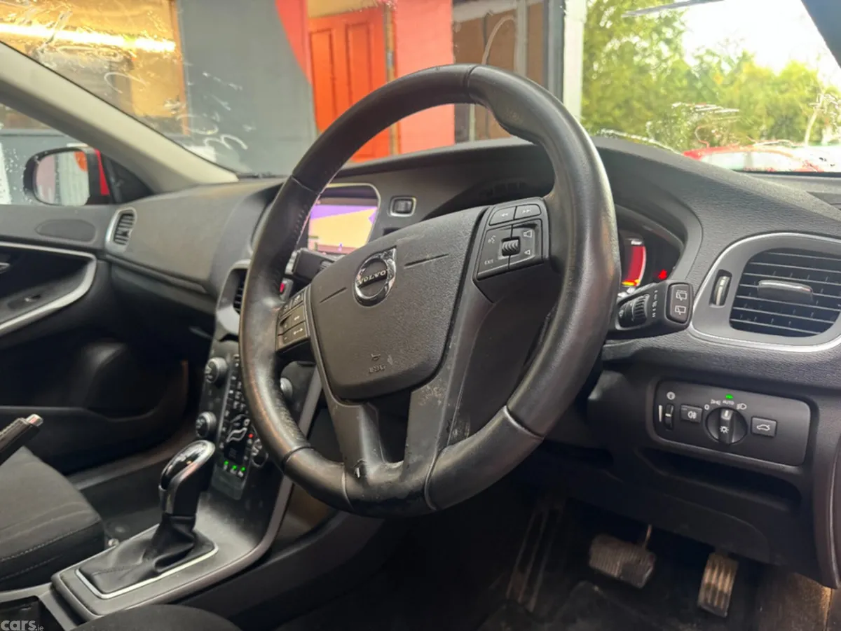 Volvo V40 Estate, Diesel, 2018, Red