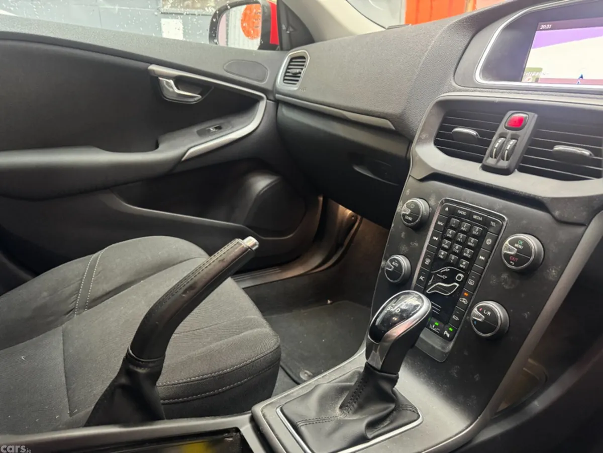 Volvo V40 Estate, Diesel, 2018, Red