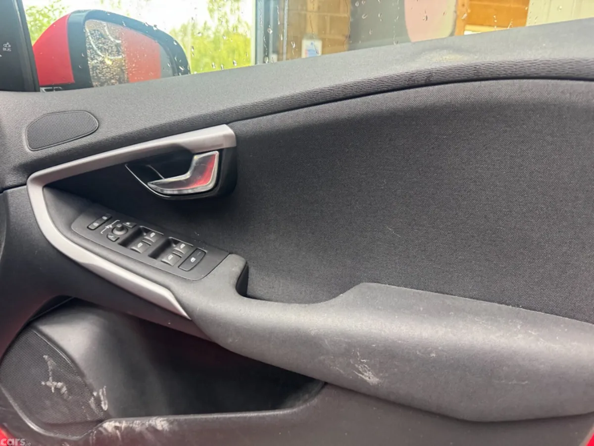 Volvo V40 Estate, Diesel, 2018, Red