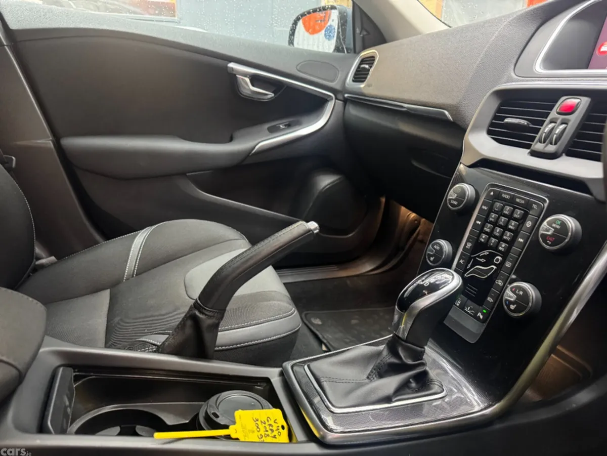 Volvo V40 Estate, Diesel, 2018, Grey