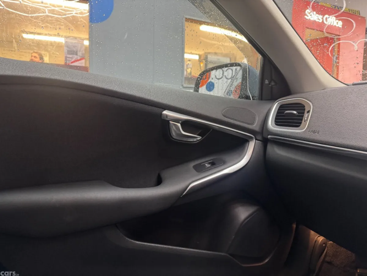 Volvo V40 Estate, Diesel, 2018, Grey