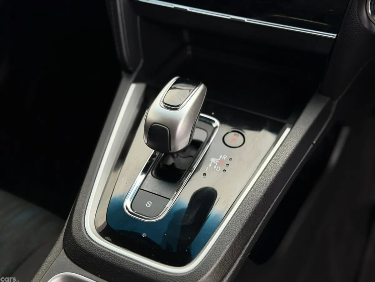 Honda Shuttle MPV, Petrol Hybrid, 2019, Silver
