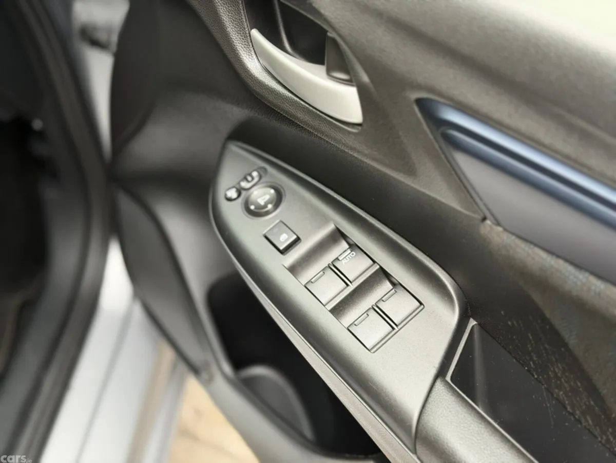 Honda Shuttle MPV, Petrol Hybrid, 2019, Silver