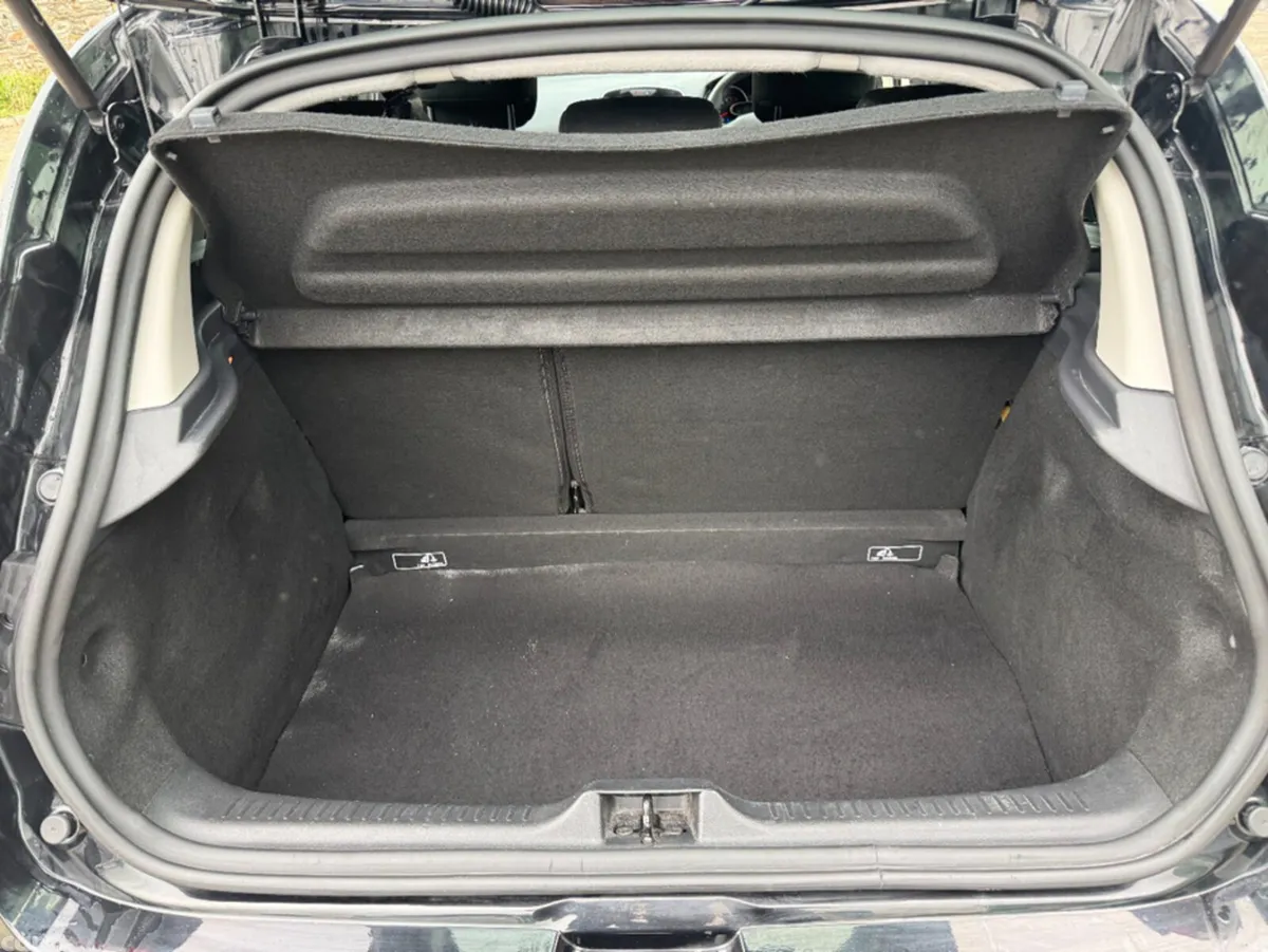 Renault Clio Hatchback, Petrol, 2018, Black