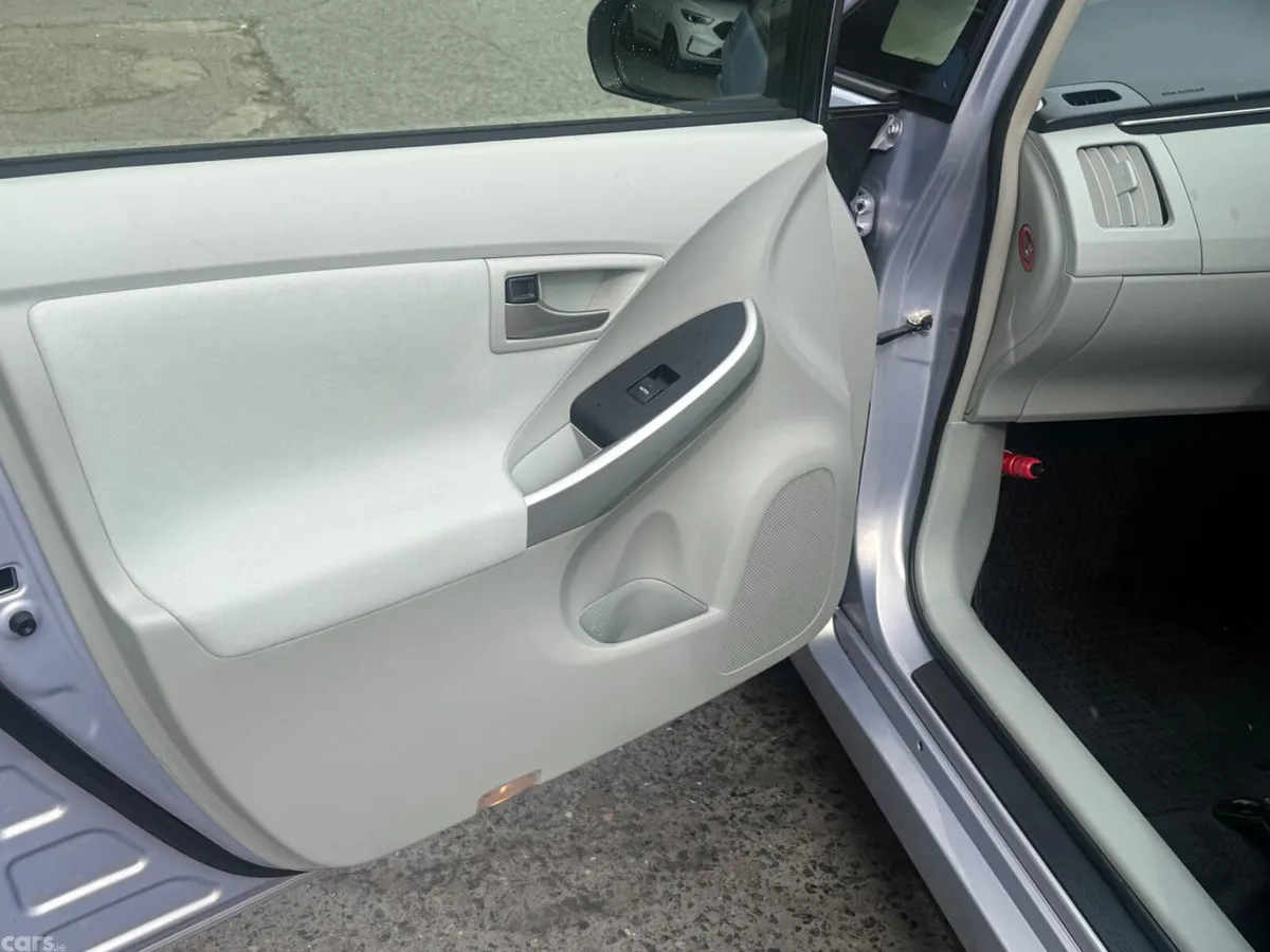 Toyota Prius Hatchback, Petrol Hybrid, 2015, Silver
