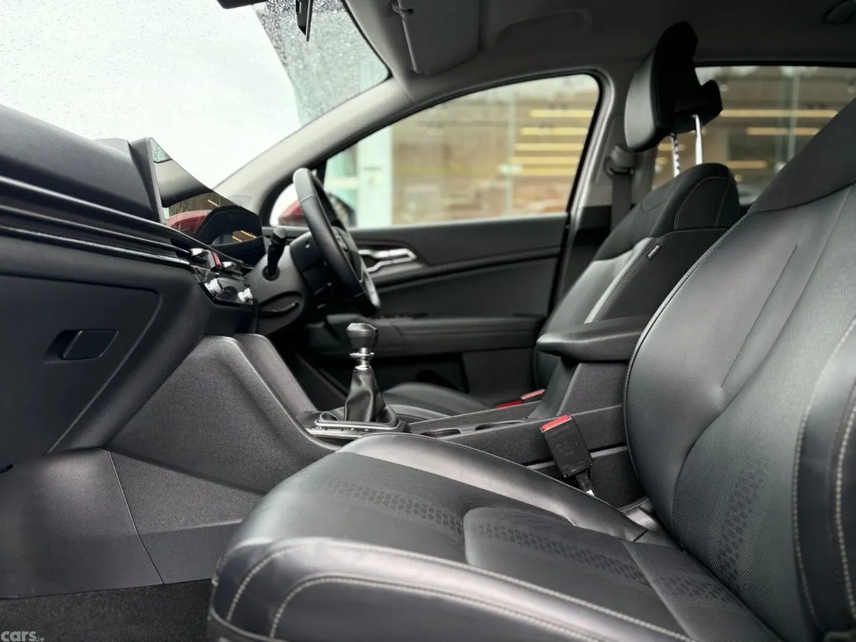 Kia Sportage SUV, Diesel Hybrid, 2026, Red