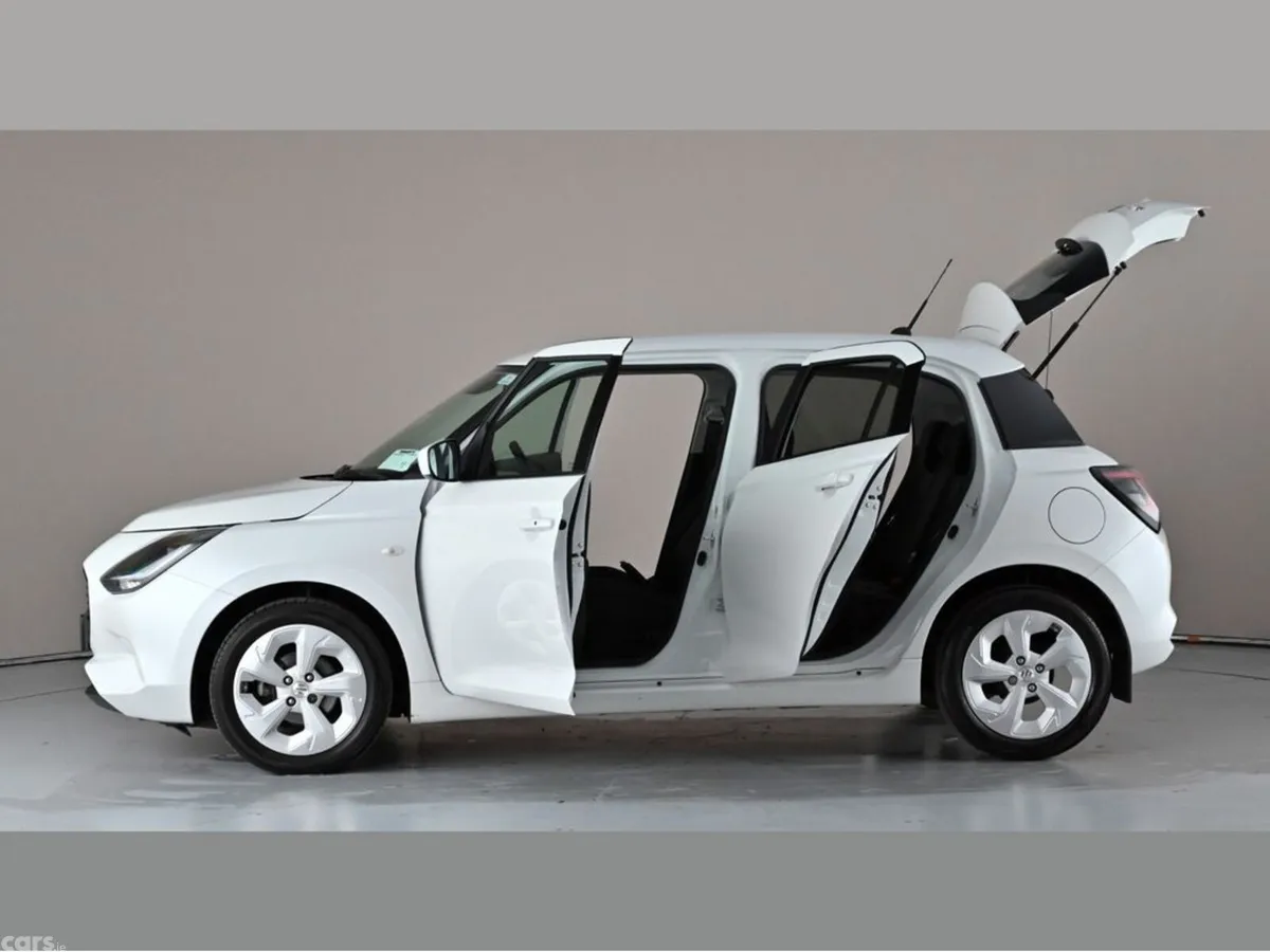 Suzuki Swift Hatchback, Petrol Hybrid, 2024, White