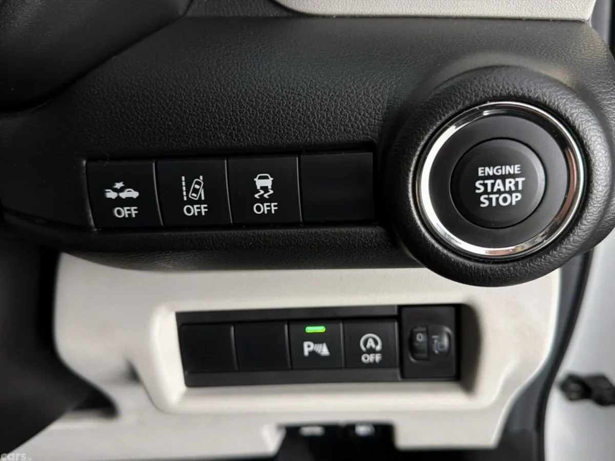 Suzuki Swift Hatchback, Petrol Hybrid, 2024, White