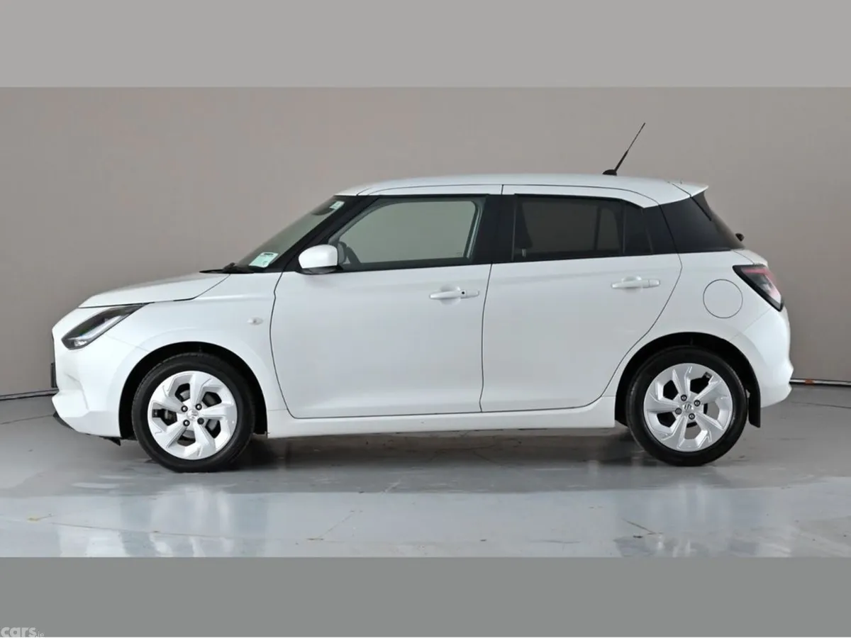 Suzuki Swift Hatchback, Petrol Hybrid, 2024, White