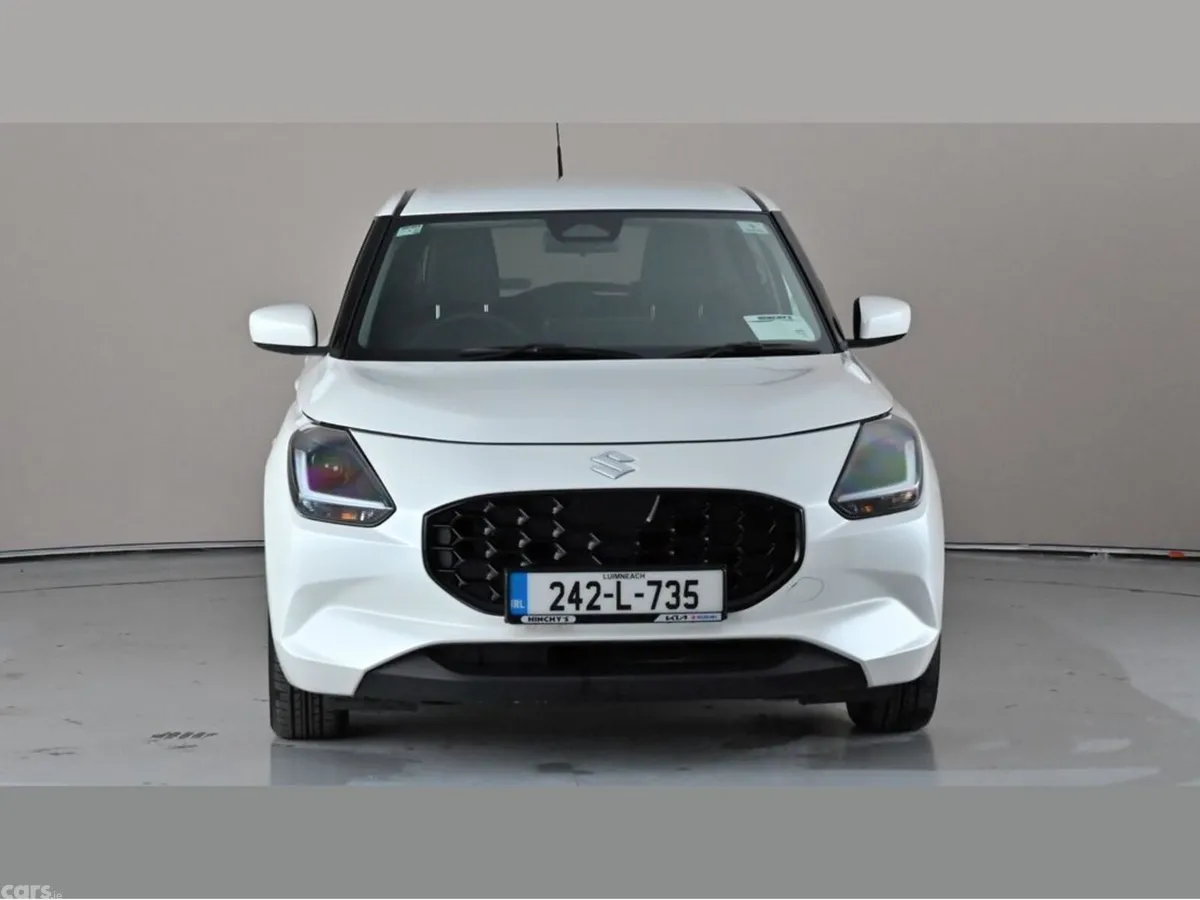 Suzuki Swift Hatchback, Petrol Hybrid, 2024, White