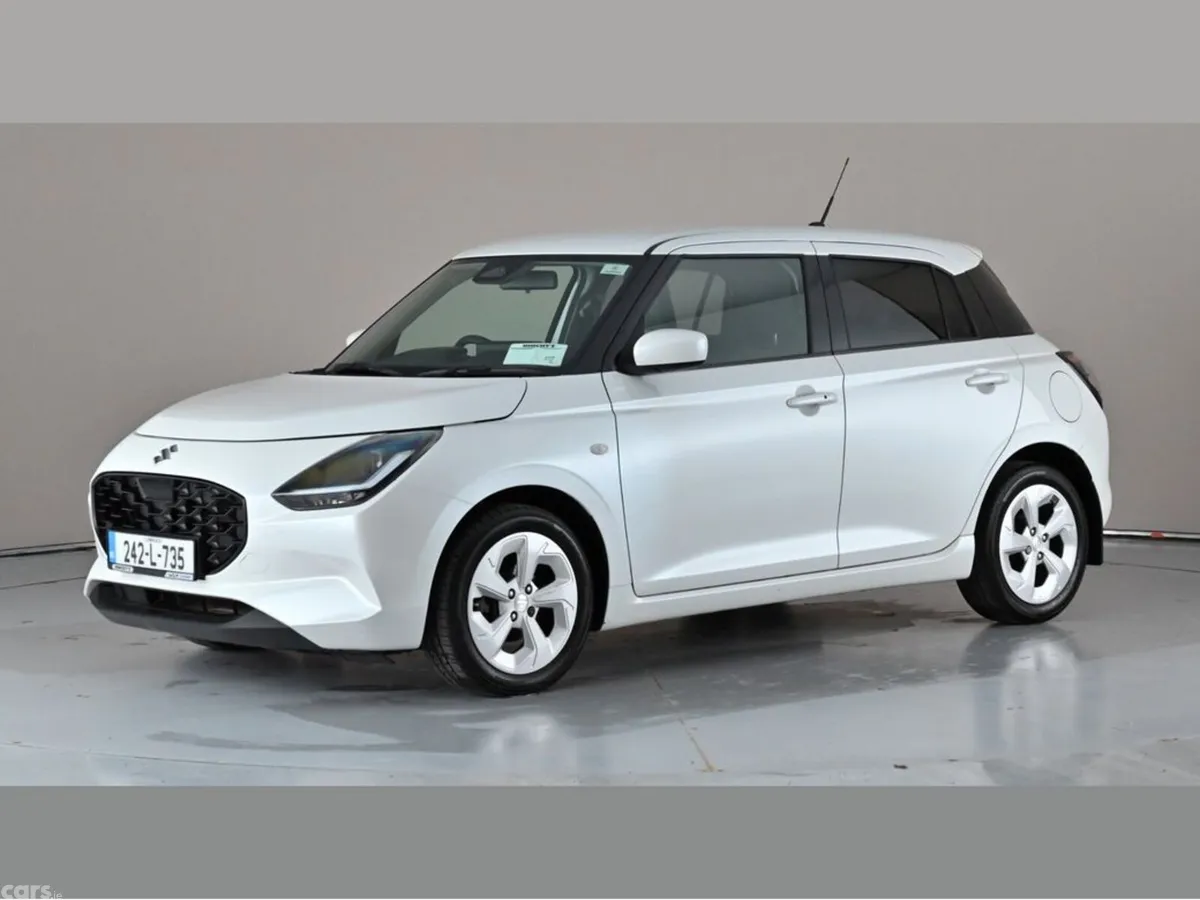 Suzuki Swift Hatchback, Petrol Hybrid, 2024, White