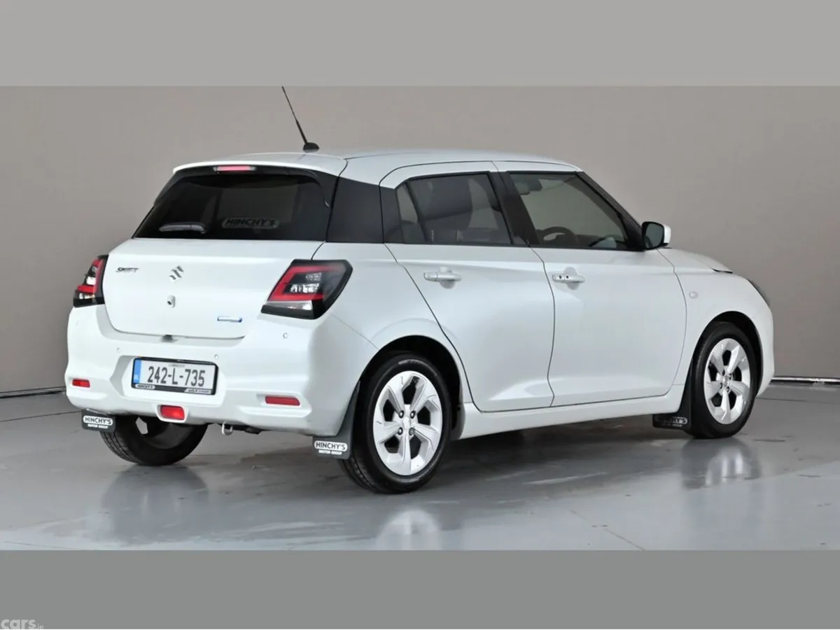 Suzuki Swift Hatchback, Petrol Hybrid, 2024, White