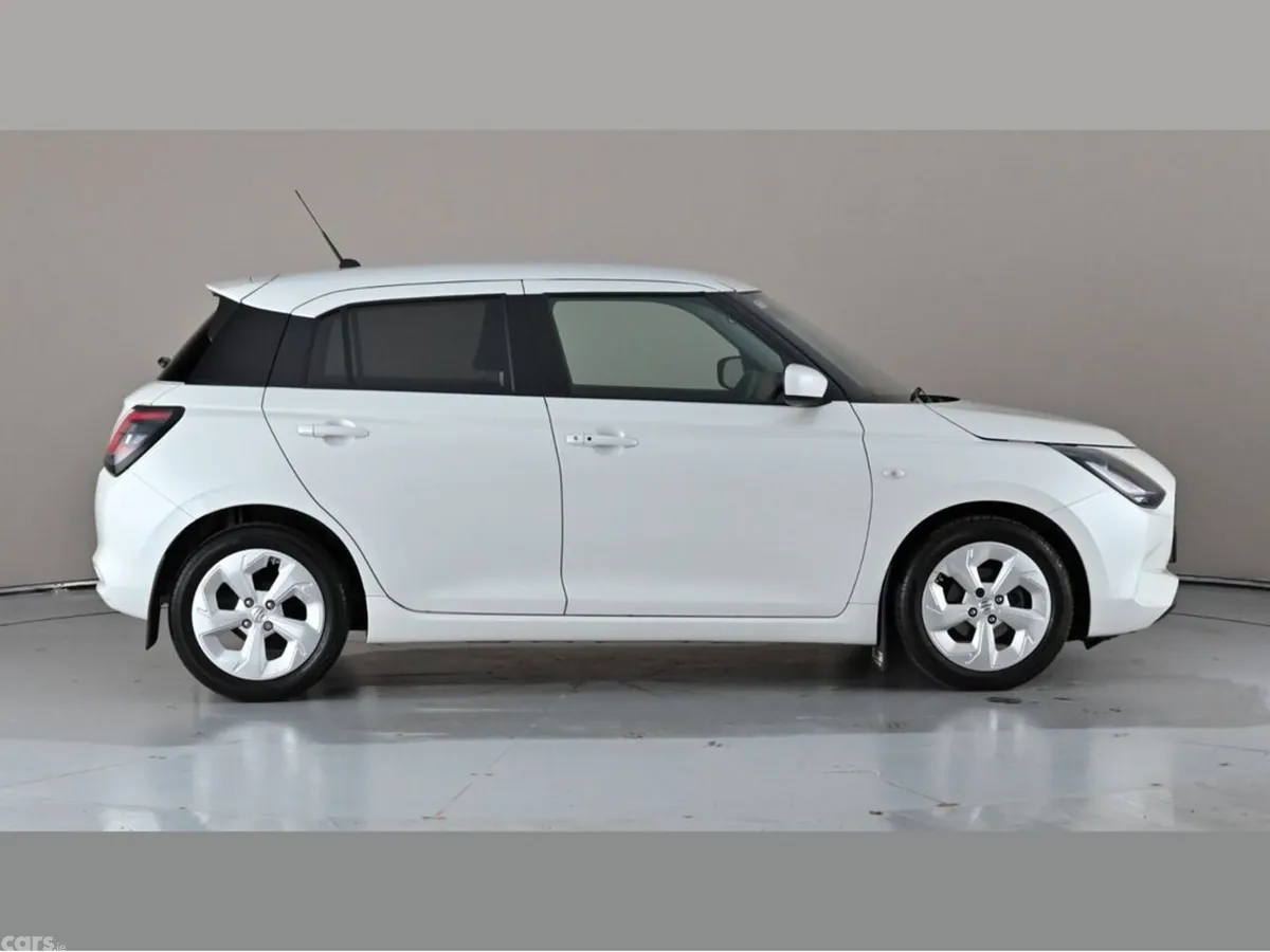Suzuki Swift Hatchback, Petrol Hybrid, 2024, White