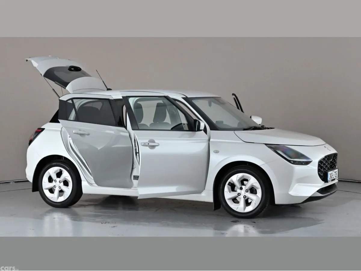 Suzuki Swift Hatchback, Petrol Hybrid, 2024, White