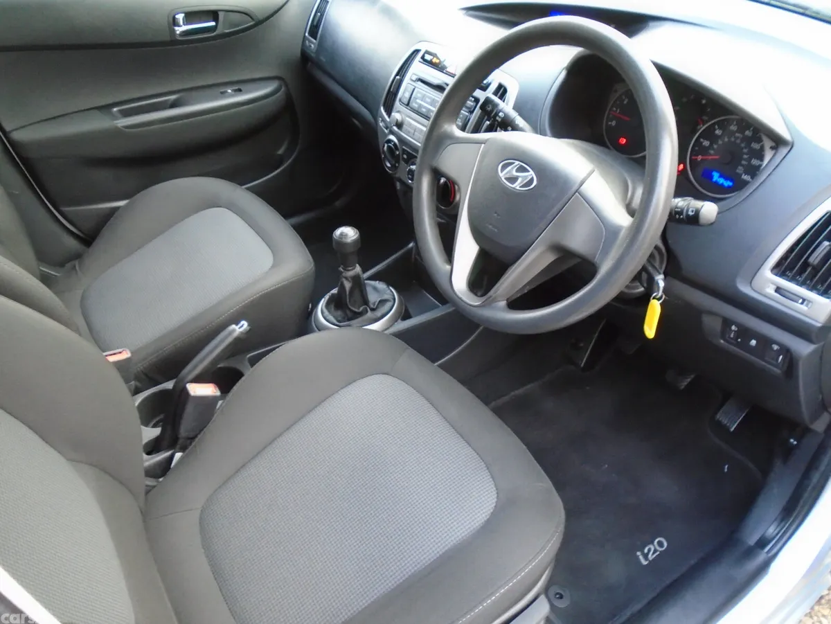 Hyundai i20 Hatchback, Petrol, 2013, Silver