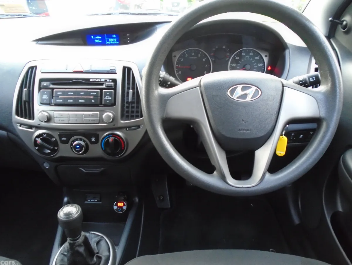 Hyundai i20 Hatchback, Petrol, 2013, Silver