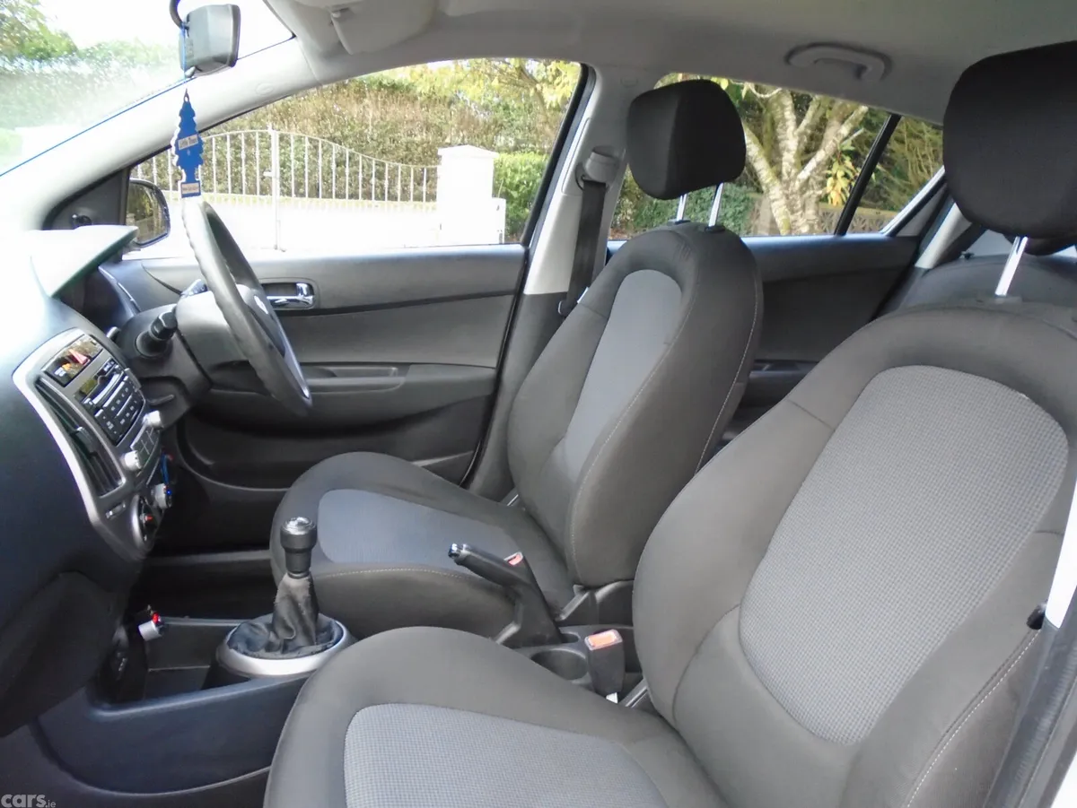 Hyundai i20 Hatchback, Petrol, 2013, Silver