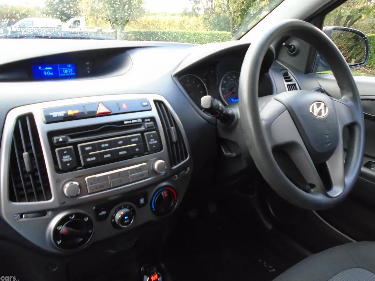 Hyundai i20 Hatchback, Petrol, 2013, Silver