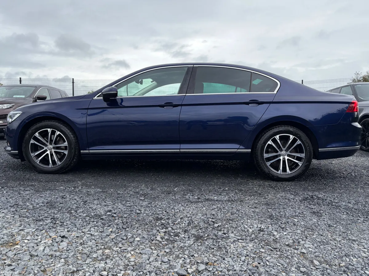 Volkswagen Passat Saloon, Diesel, 2019, Blue