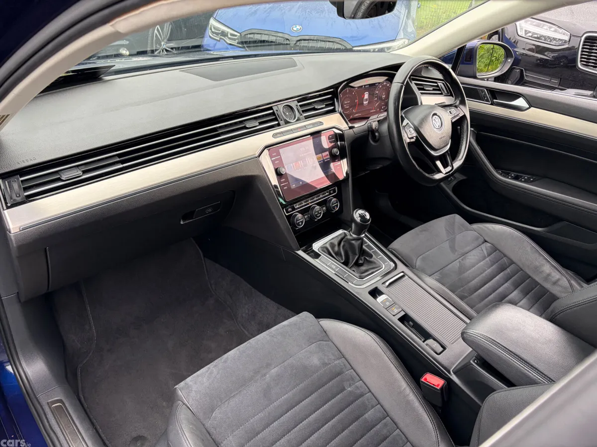 Volkswagen Passat Saloon, Diesel, 2019, Blue