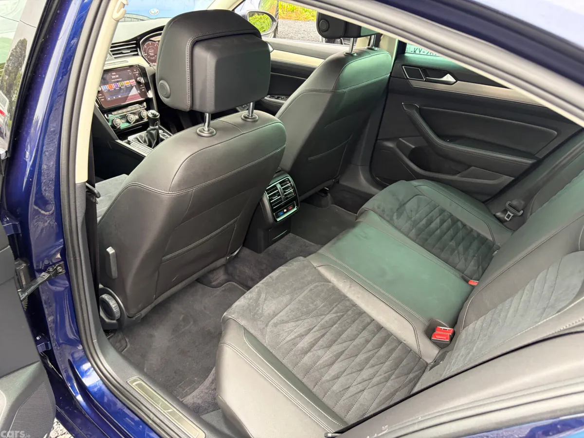 Volkswagen Passat Saloon, Diesel, 2019, Blue