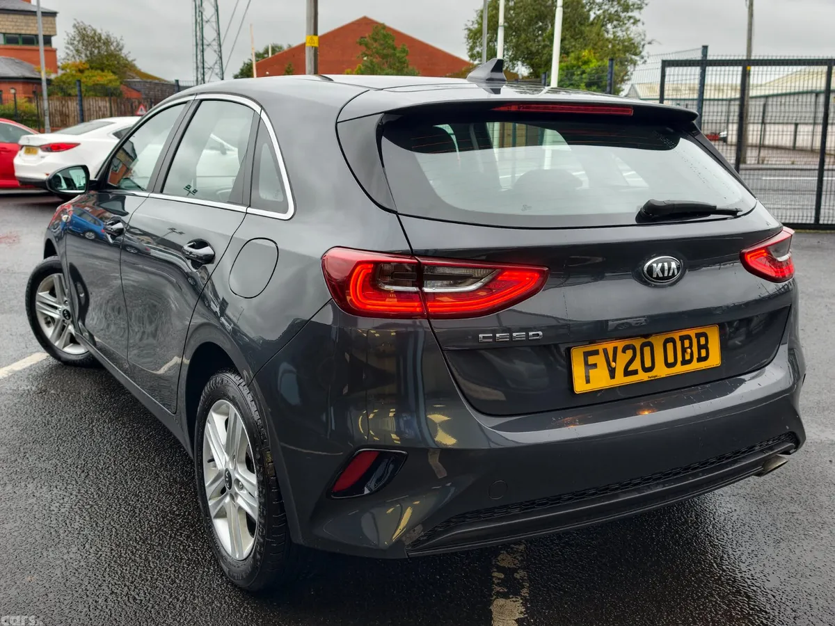 Kia Ceed Hatchback, Petrol, 2020, Grey