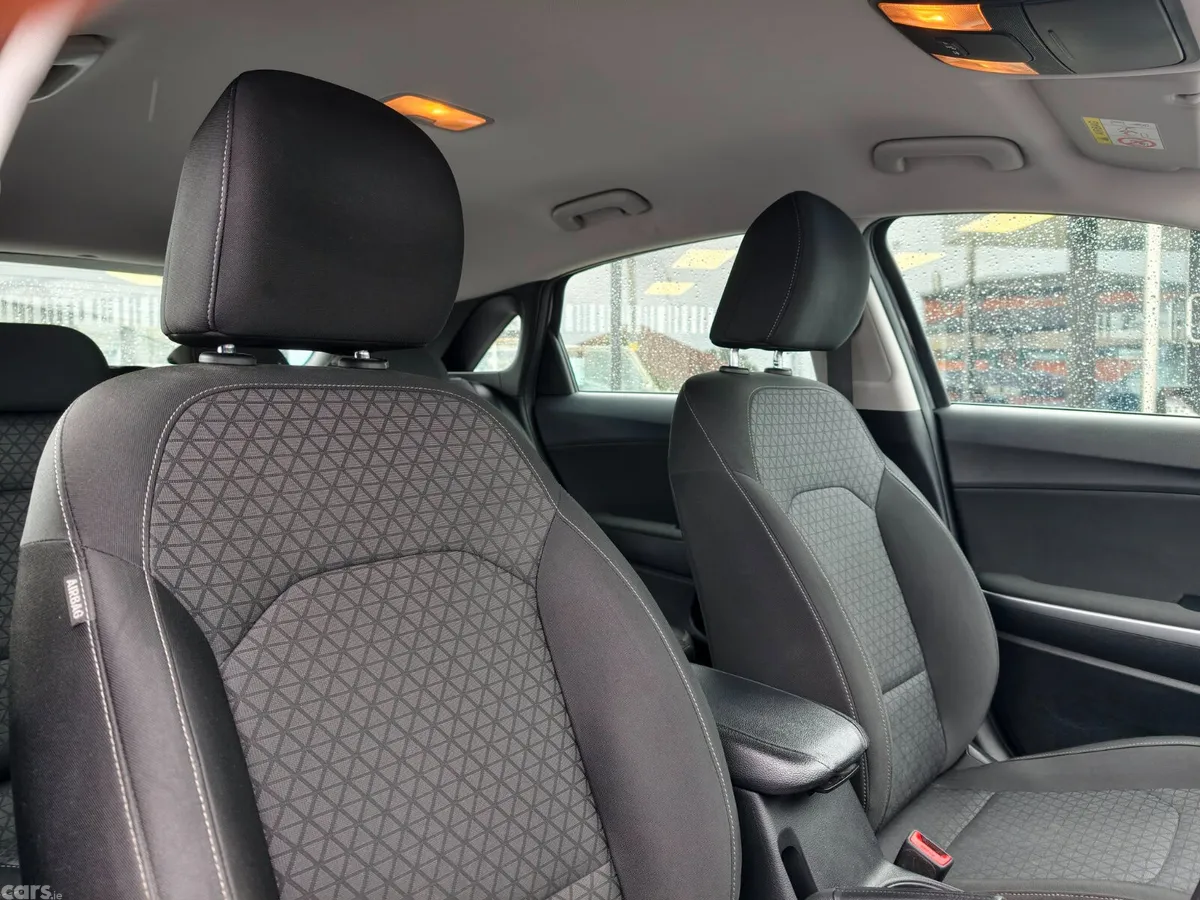 Kia Ceed Hatchback, Petrol, 2020, Grey