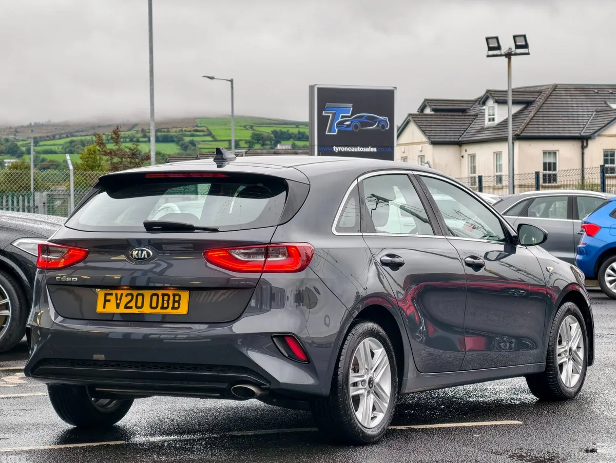 Kia Ceed Hatchback, Petrol, 2020, Grey