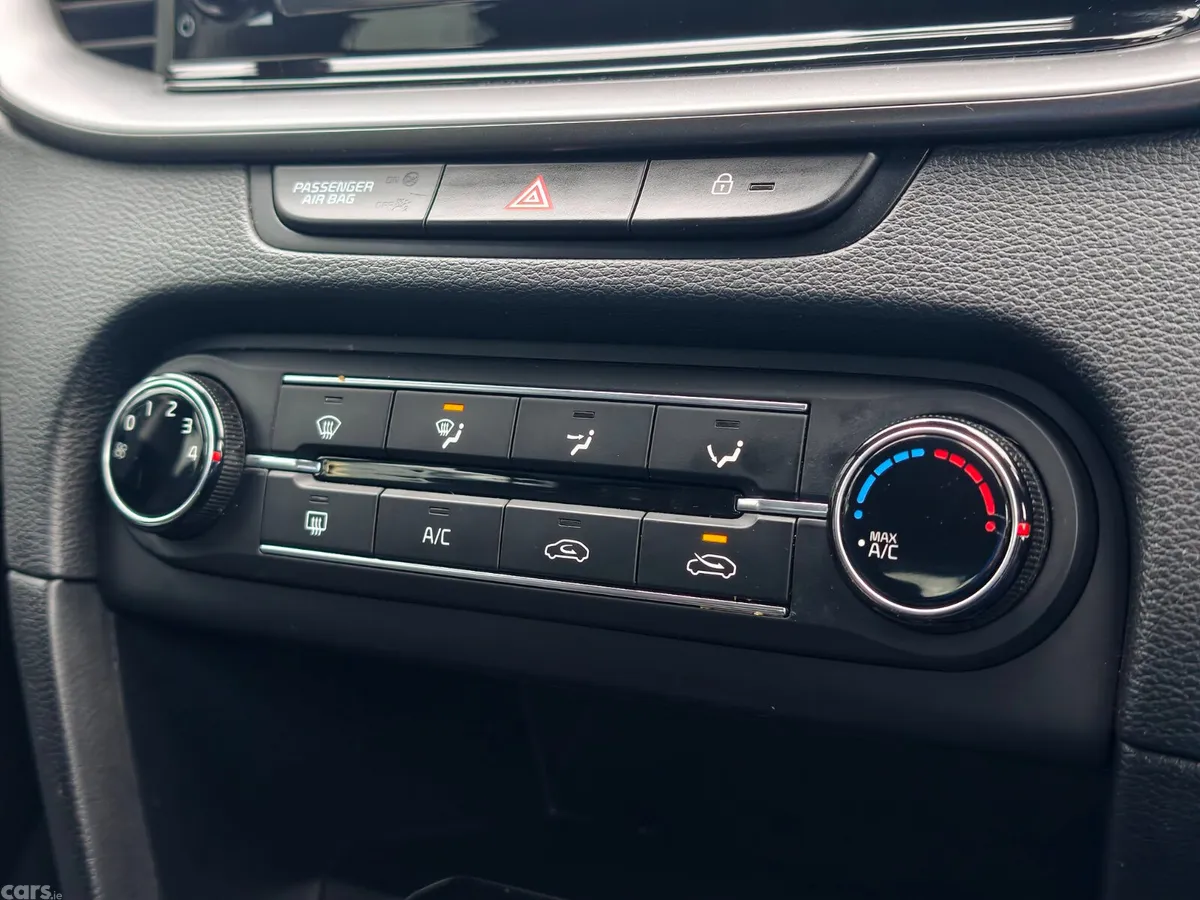 Kia Ceed Hatchback, Petrol, 2020, Grey