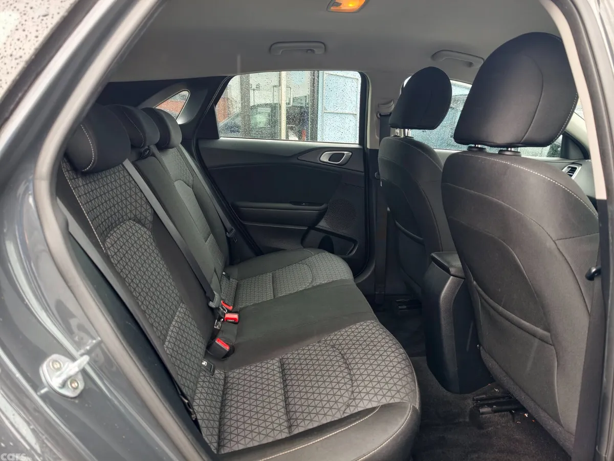 Kia Ceed Hatchback, Petrol, 2020, Grey