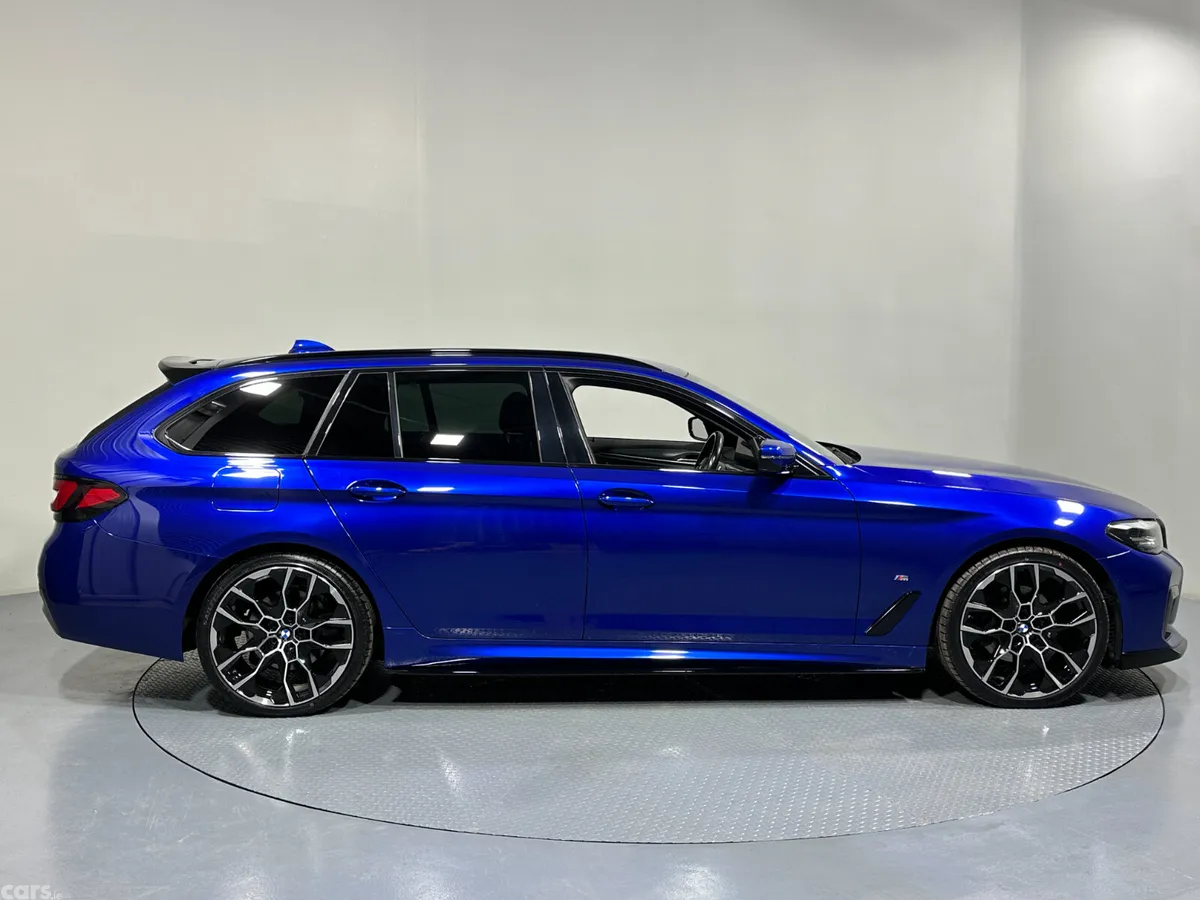 BMW 5-Series Estate, Diesel, 2021, Blue