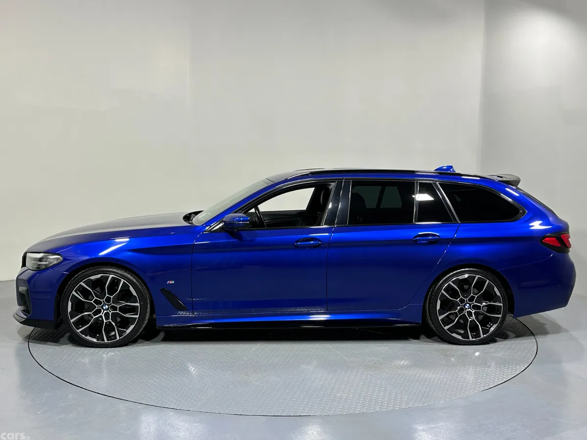 BMW 5-Series Estate, Diesel, 2021, Blue