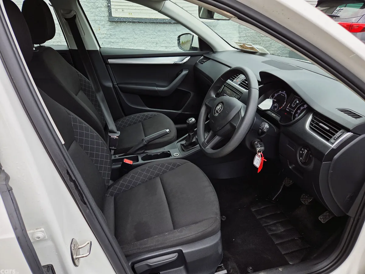 Skoda Octavia Saloon, Petrol, 2019, White