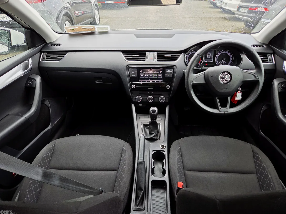 Skoda Octavia Saloon, Petrol, 2019, White
