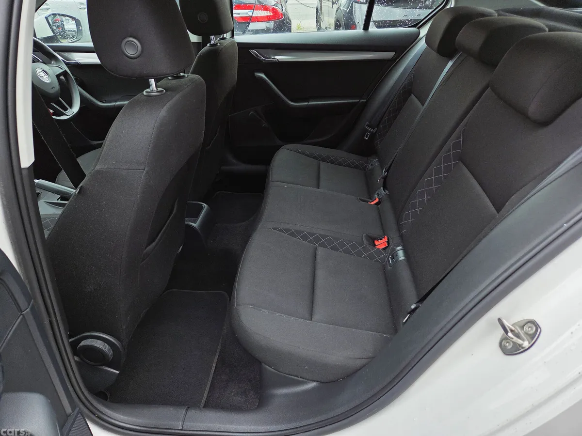Skoda Octavia Saloon, Petrol, 2019, White