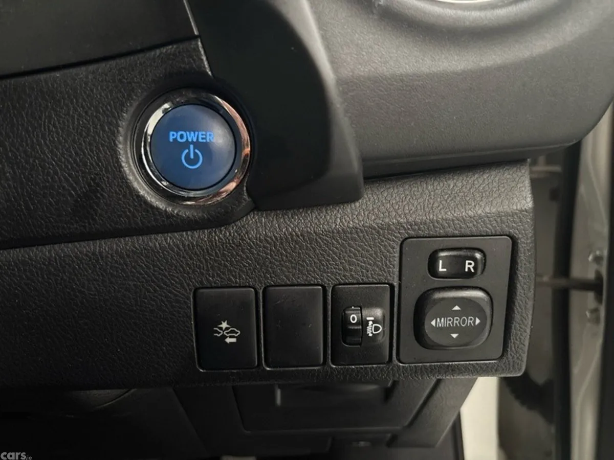 Toyota Auris MPV, Petrol Hybrid, 2018, White