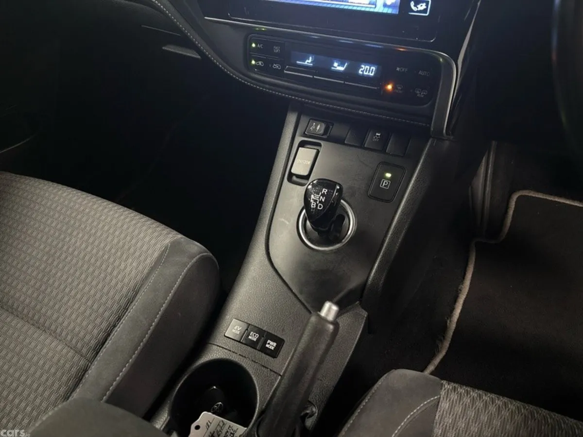 Toyota Auris MPV, Petrol Hybrid, 2018, White