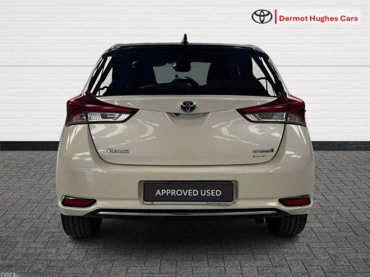 Toyota Auris MPV, Petrol Hybrid, 2018, White