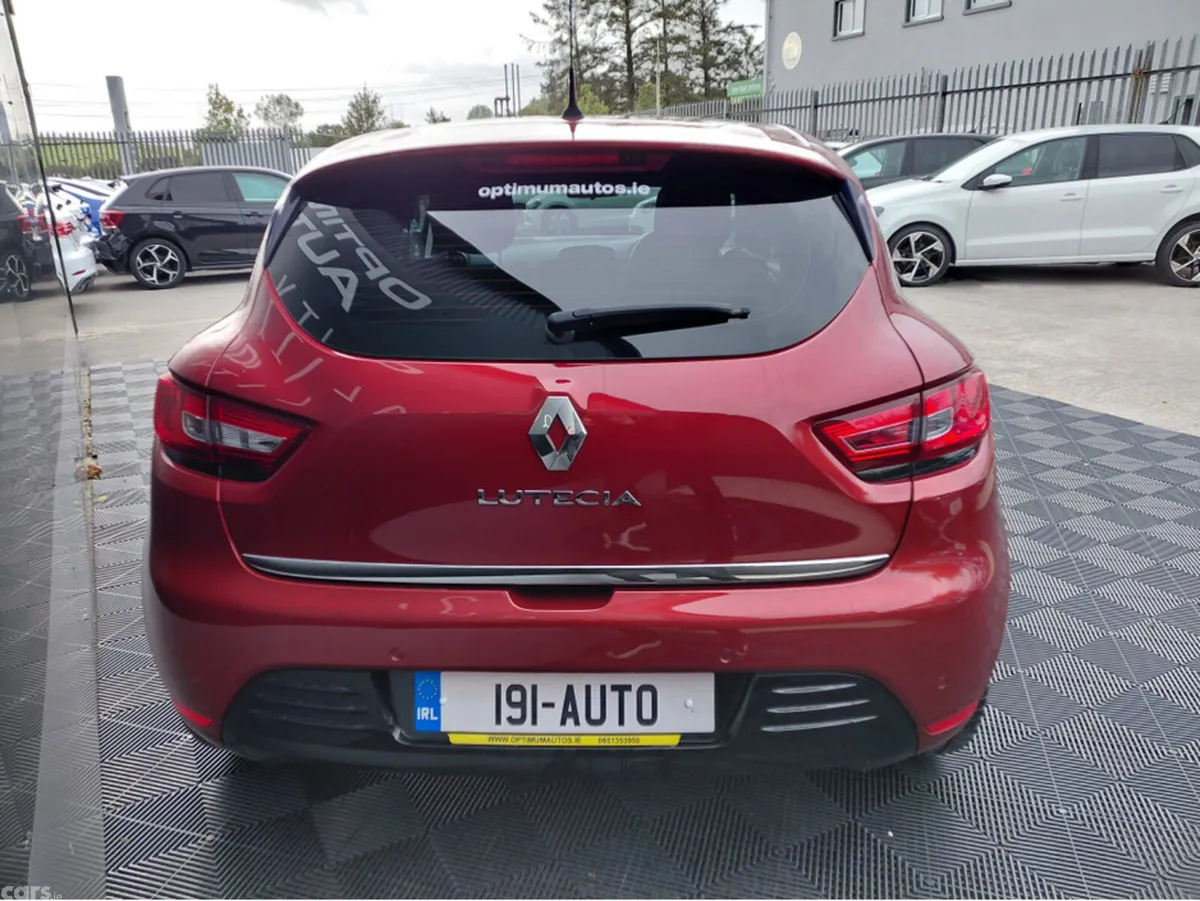 Renault Clio Hatchback, Petrol, 2019, Red