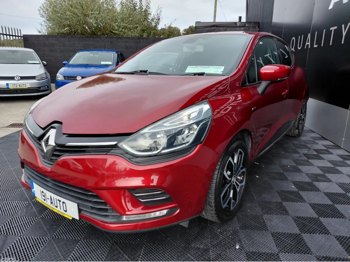 Renault Clio Hatchback, Petrol, 2019, Red