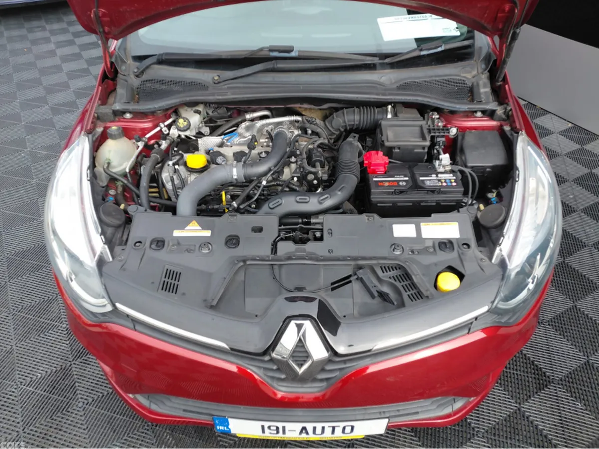 Renault Clio Hatchback, Petrol, 2019, Red