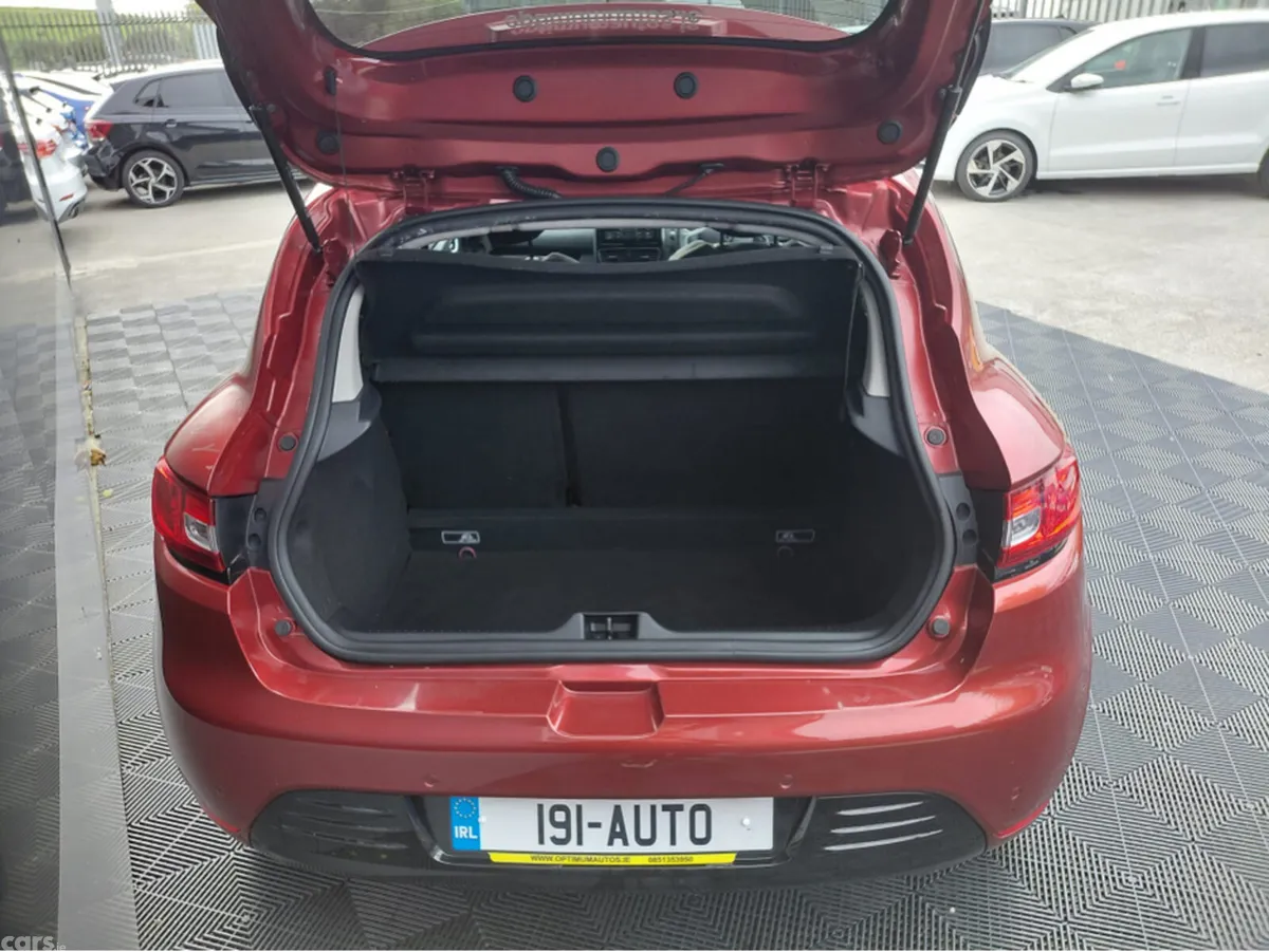 Renault Clio Hatchback, Petrol, 2019, Red
