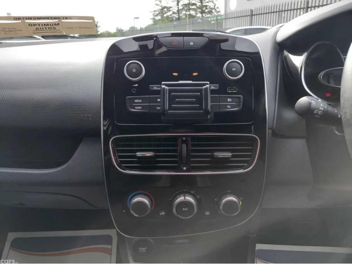 Renault Clio Hatchback, Petrol, 2019, Red