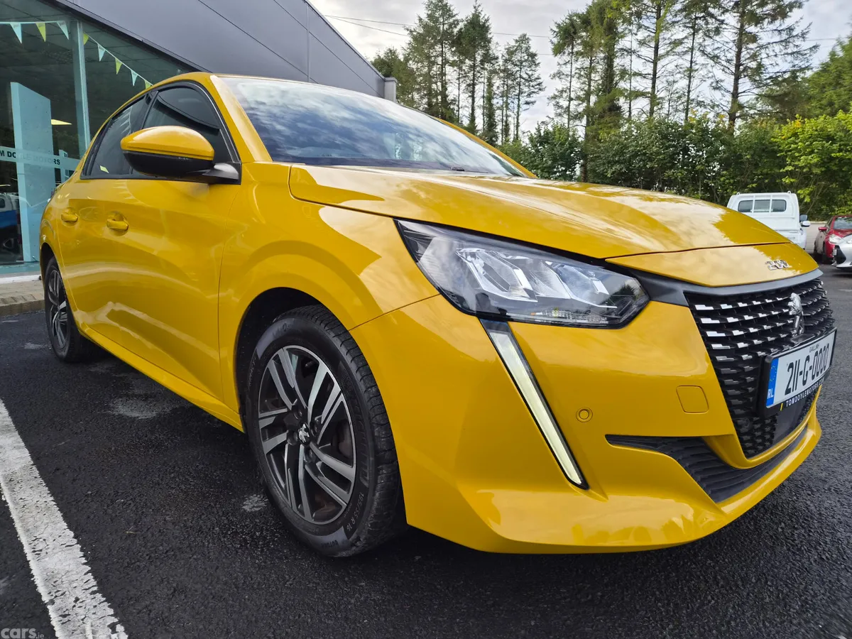 Peugeot 208 Hatchback, Petrol, 2021, Yellow